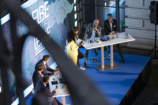 Podiumsdiskussion mit allen Teilnehmenden