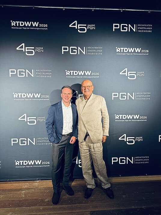 | © Süderelbe AG Foto vor Banner Dr. Olaf Krüger (Süderelbe AG) & Norbert Behrens (PGN)