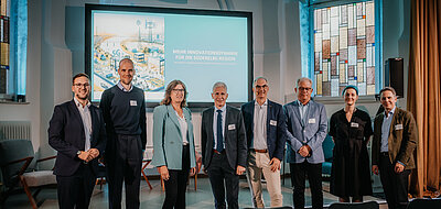 Gruppenbild der Referenten {f:if(condition:'Gina Kühn / Vertelln',then:' | Bild: © Gina Kühn / Vertelln',else:'')