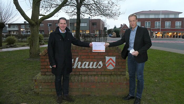 Aktienübergabe Gemeinde Drochtersen {f:if(condition:'Gemeinde Drochtersen',then:' | Bild: © Gemeinde Drochtersen',else:'')