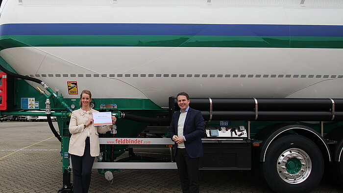 Aktienübergabe Feldbinder Spezialfahrzeugwerke {f:if(condition:'Süderelbe AG',then:' | Bild: © Süderelbe AG',else:'')