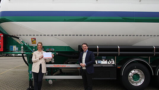 Aktienübergabe Feldbinder Spezialfahrzeugwerke