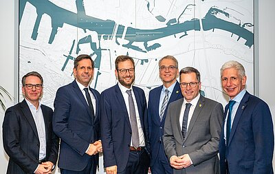 Gruppenbild der Unterzeichner {f:if(condition:'Gina Kühn',then:' | Bild: © Gina Kühn',else:'')