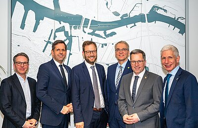 Gruppenbild der Unterzeichner {f:if(condition:'Gina Kühn',then:' | Bild: © Gina Kühn',else:'')