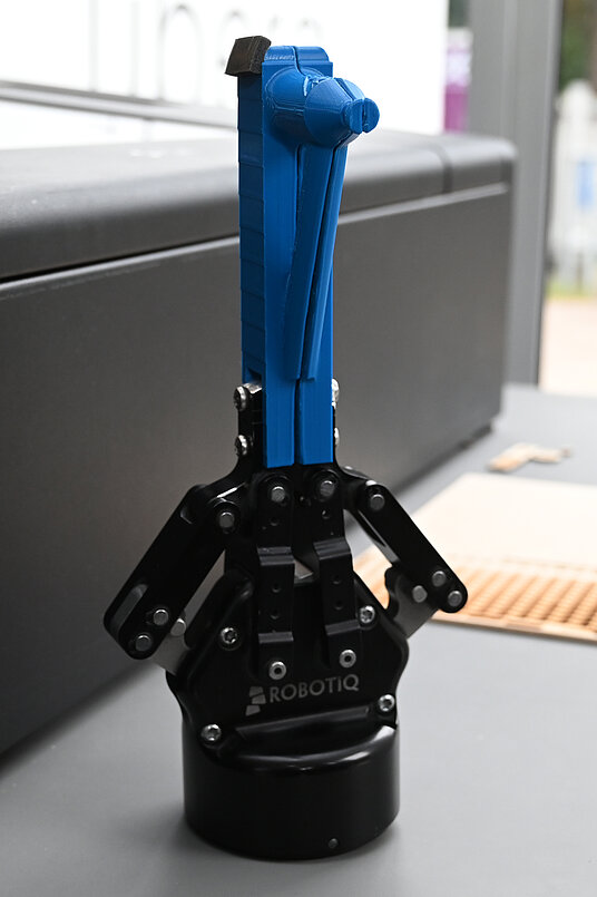 | © Süderelbe AG/Lenthe-Medien : Greifer-Bauteile für Roboter im Rahmen des Innovationsworkshops bei Scholz Mechanik GmbH