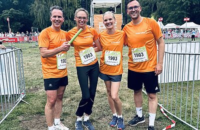 | Bild: © Süderelbe AG Gruppenbild Läufer MoPo Staffellauf {f:if(condition:'Süderelbe AG',then:' | Bild: © Süderelbe AG',else:'')