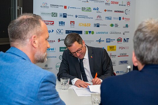 Unterschrift Landrat Kai Seefried