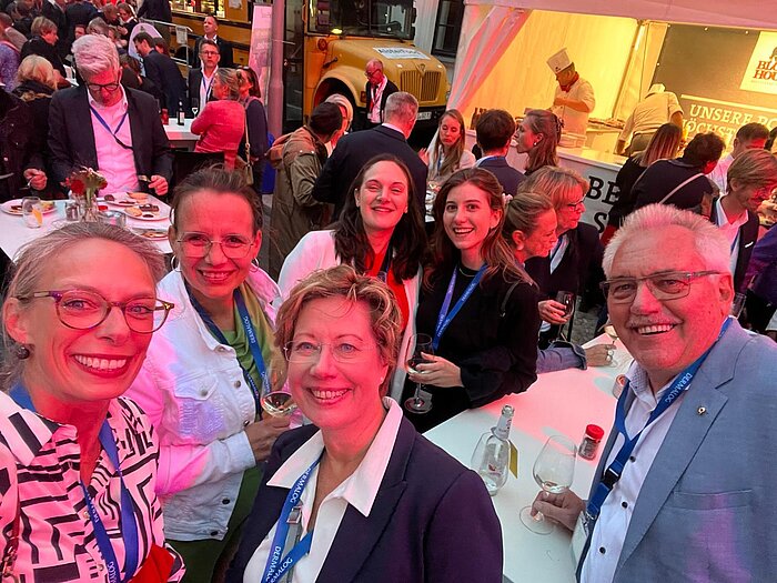 Gruppenbild Foodactive Team {f:if(condition:'Foodactive e.v.',then:' | Bild: © Foodactive e.v.',else:'')