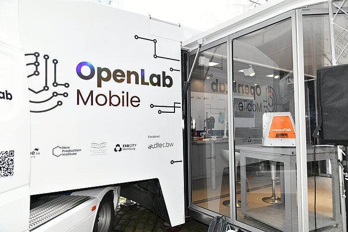 Truck Open Lab Mobile {f:if(condition:'HSUUniBw H_Ulrike Schroeder',then:' | Bild: © HSUUniBw H_Ulrike Schroeder',else:'')