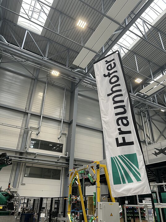 | © Süderelbe AG Raumaufnahme Fraunhofer Banner