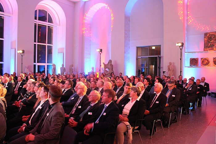  {f:if(condition:'Paul Schimweg / Whitehall Photographie',then:' | Bild: © Paul Schimweg / Whitehall Photographie',else:'')