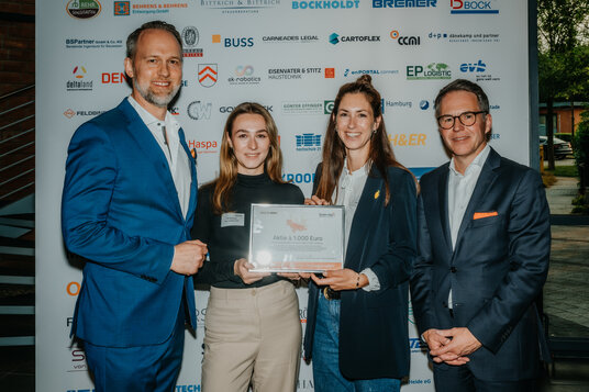 | © Gina Kühn- Vertelln Michelle Kosian & Nina Eigenfeld von mina marketing