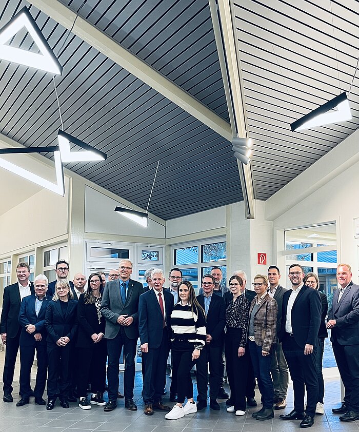 Gruppenbild Steuerungsgruppe Zukunftsregion Süderelbe {f:if(condition:'Süderelbe AG',then:' | Bild: © Süderelbe AG',else:'')