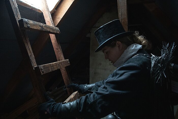 Schornsteinfegerin Nadine {f:if(condition:'Polina Schneider',then:' | Bild: © Polina Schneider',else:'')