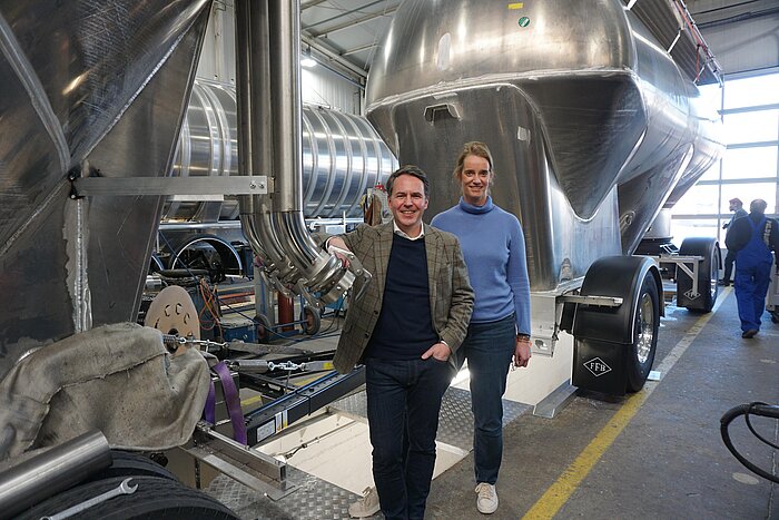 Foto zeigt v.l.n.r.: Dr. Olaf Krüger, Dr. Nina Lorea Kley {f:if(condition:'Wolfgang Becker / Business & People',then:' | Bild: © Wolfgang Becker / Business & People',else:'')