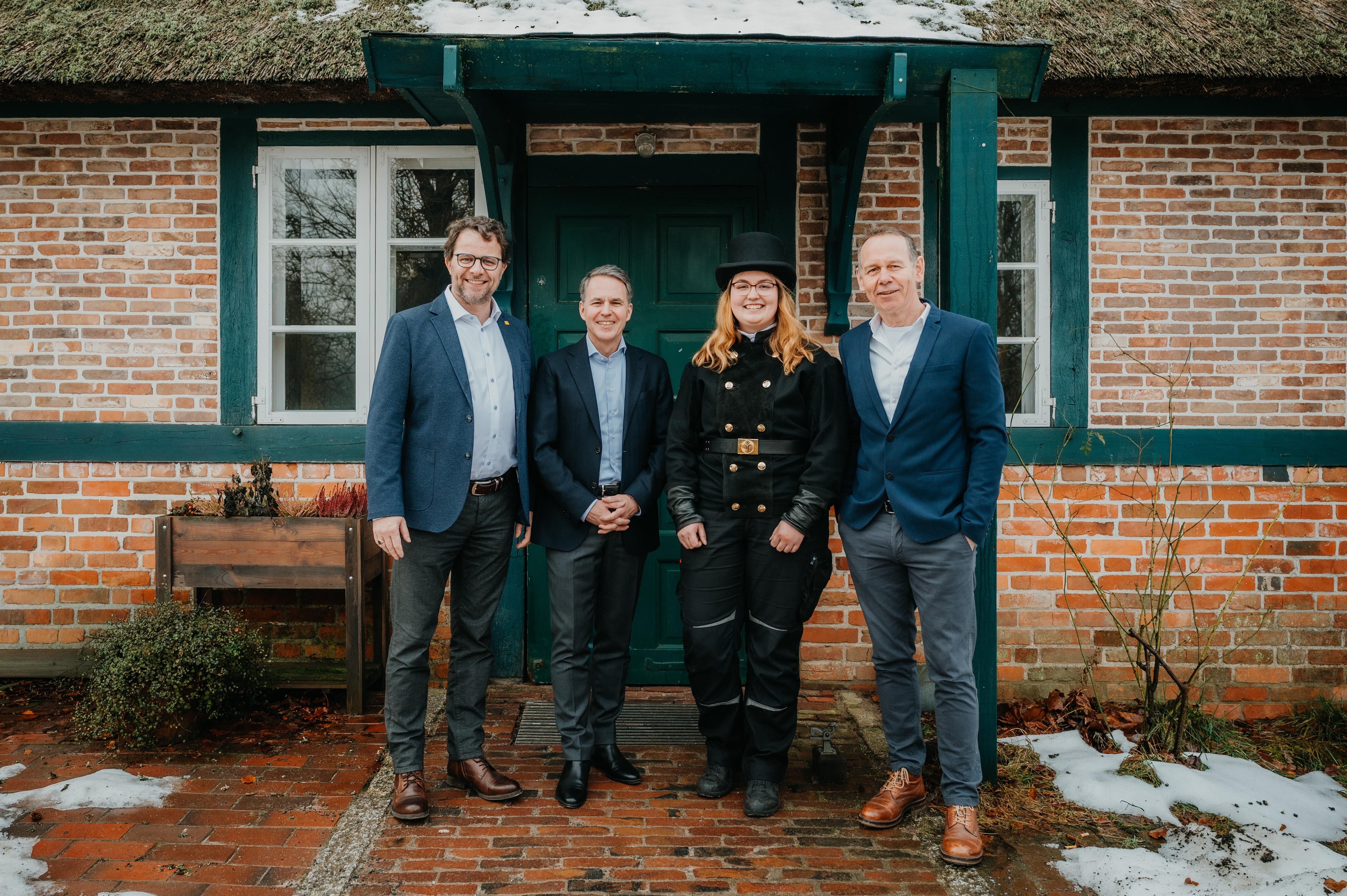 Gruppenbild Referenten, Schornsteinfegerin, Vorstand Süderelbe AG {f:if(condition:'Gina Kühn - Vertelln',then:' | Bild: © Gina Kühn - Vertelln',else:'')